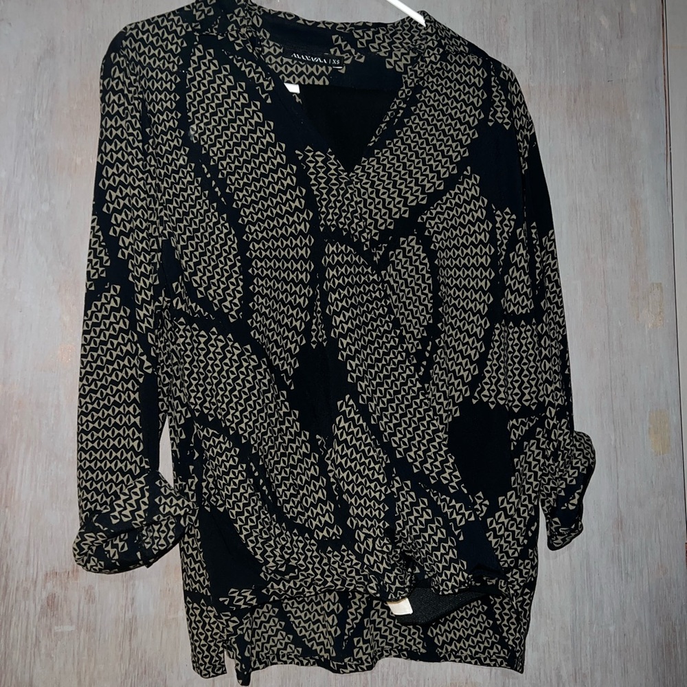 Manaola Cross Front Collard Shirt || XS